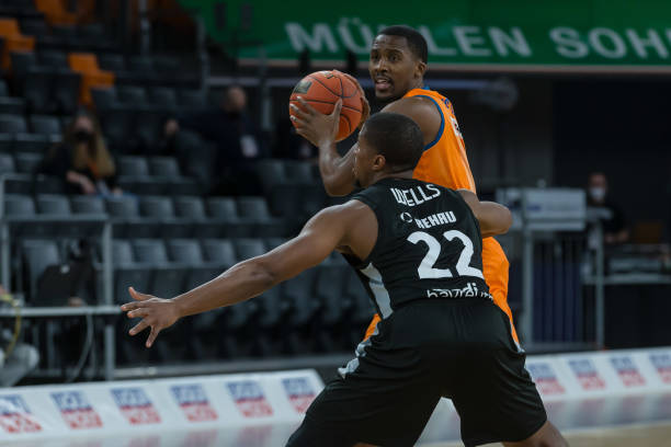 蒙斯年仅2 蒙斯年仅2