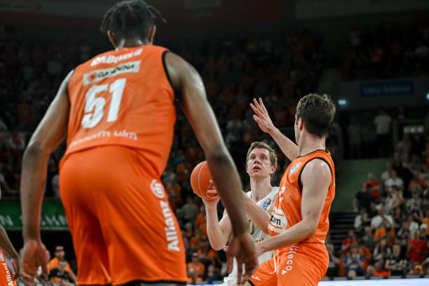 首发阵容稳 首发阵容稳